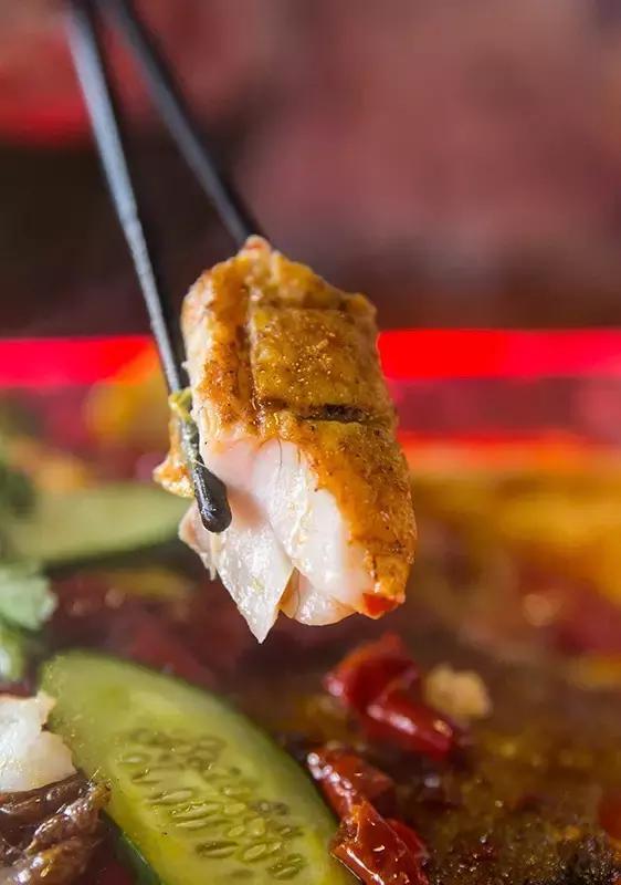 奇葩！泉州这家餐厅竟开在3D电影院里！招牌菜是西瓜皮！