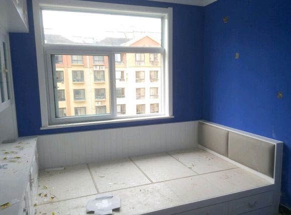 装修卧室装榻榻米床,现在装修做床好还是榻榻米好