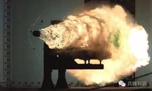 电磁炮和传统火炮有什么区别,轨道炮和传统火炮哪个杀伤性更强