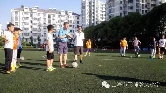 区县教育瀚文识才，前申花队队长刘军等专家来校指导学校足球工作