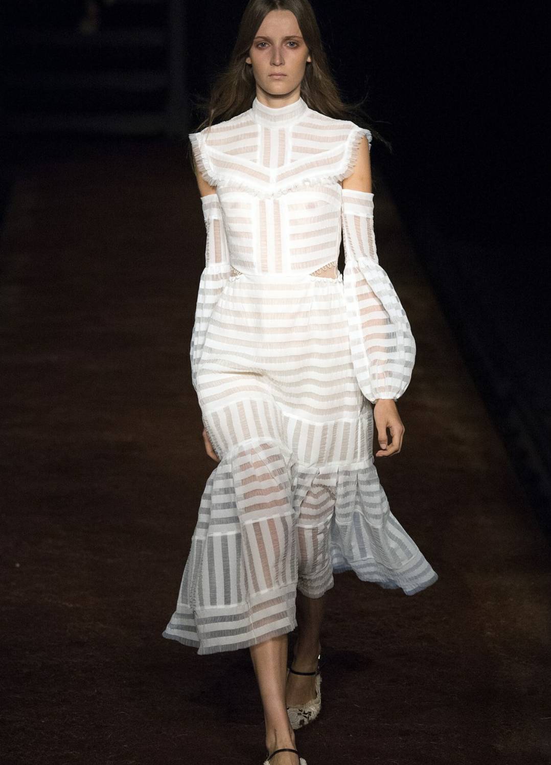 教你美|抓住夏天的尾巴，条纹也有新花样