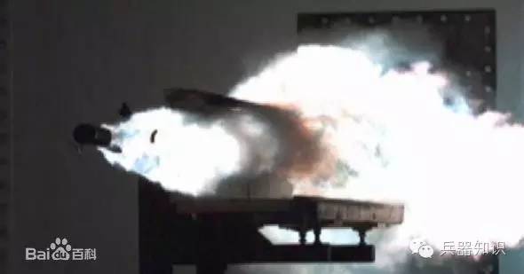 电磁炮和传统火炮有什么区别,轨道炮和传统火炮哪个杀伤性更强