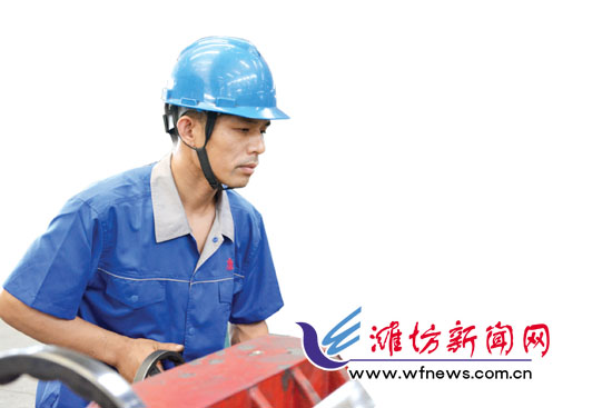 周建章从业20余年见证钳工从手工到机器的转变