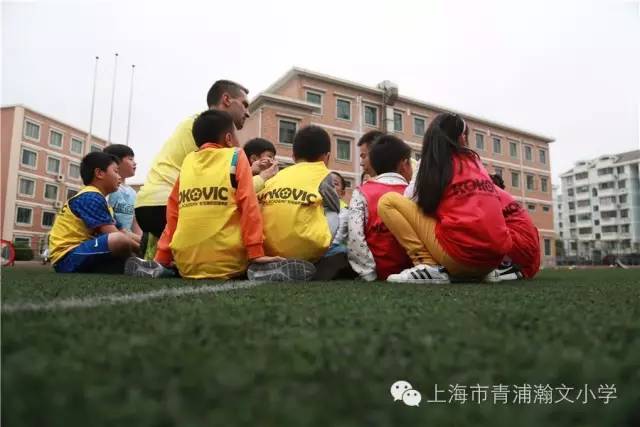 区县教育瀚文识才，前申花队队长刘军等专家来校指导学校足球工作