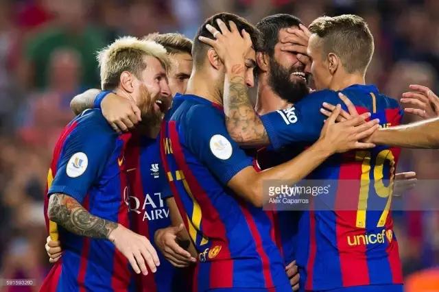 皇马巴萨球衣怎么选,巴萨西班牙超级杯球衣