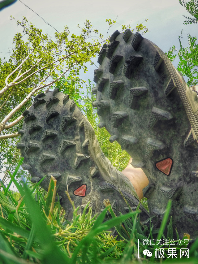 如何选择一双越野跑鞋,越野跑穿的跑鞋