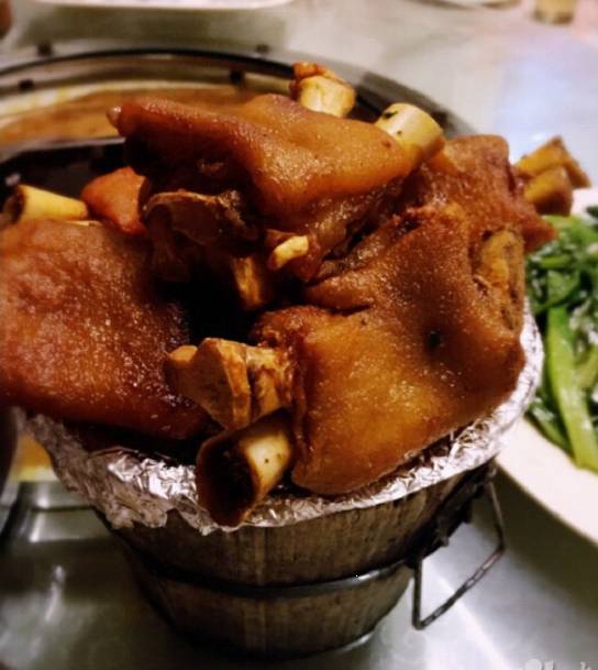 南宁第一家脆皮猪脚,南宁米马河木桶猪脚