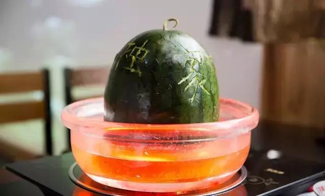 奇葩！泉州这家餐厅竟开在3D电影院里！招牌菜是西瓜皮！