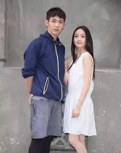 陈柏霖对林依晨动心,陈柏霖喜欢林依晨吗