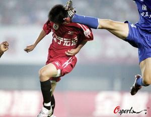 盘点足坛那些打架暴怒的时刻,足坛十大斗殴狠人