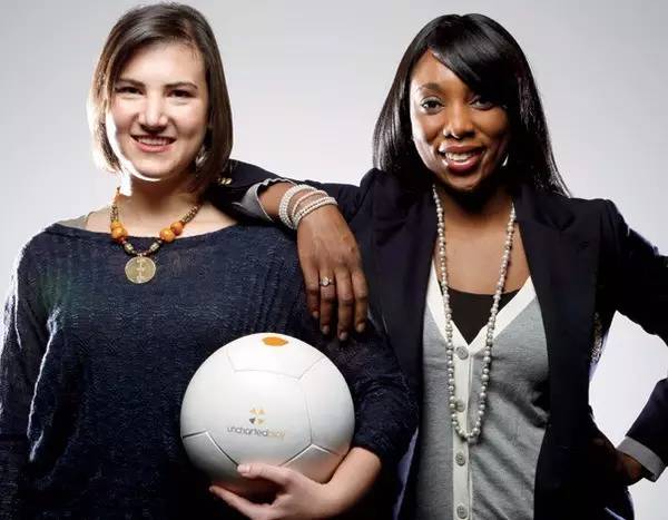 让数百万非洲贫困家庭用上了电，竟然仅靠一个大学生造的足球