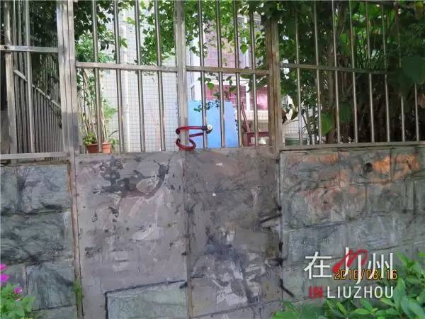 吓尿喷油器、砸玻璃，这种*力暴***债讨**方式惊现柳州