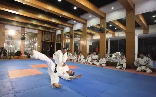 这个高手隐于市功夫不输李小龙（LOOK视频原创·第6期）