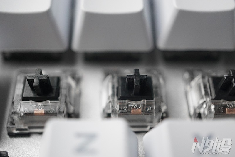 键盘也玩水冷?达尔优水耀EK815机械键盘拆解评测
