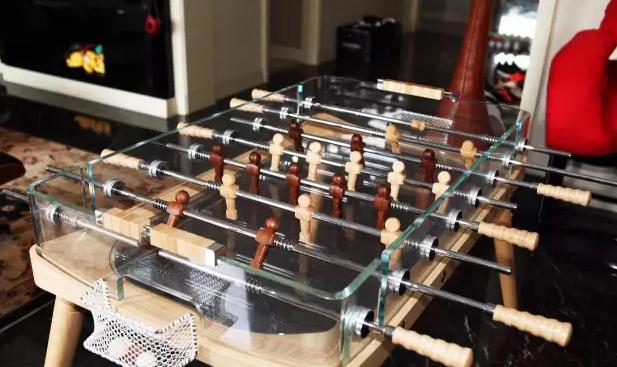 王思聪起居室曝光堆满玩偶和限量版球鞋!太有钱了