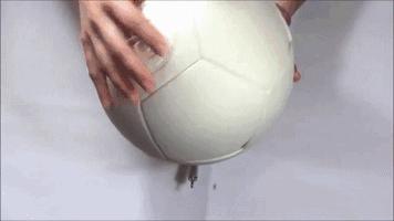 让数百万非洲贫困家庭用上了电，竟然仅靠一个大学生造的足球