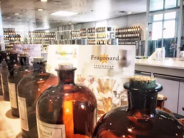 看秀，调香，见明星，用6天了解巴黎迷人的秘密