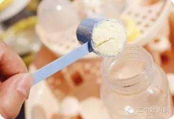 宝宝腹泻，只因妈妈换奶粉的一个疏忽