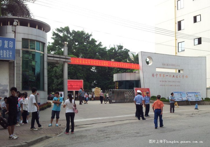 广西南宁校门,南宁校门