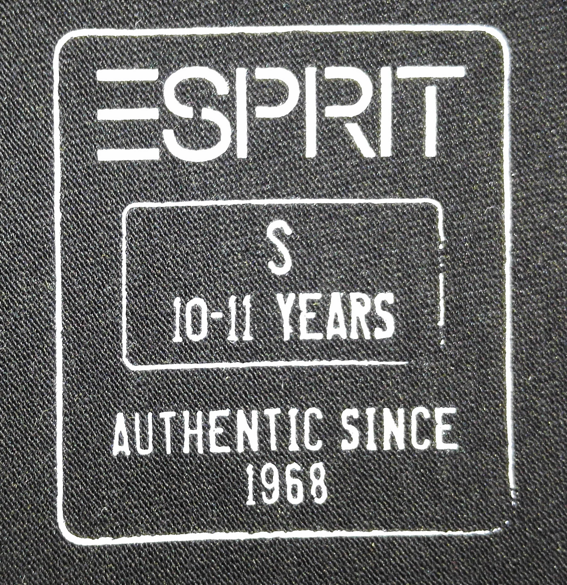 服装标签哪里找,服装标签怎么缝纫