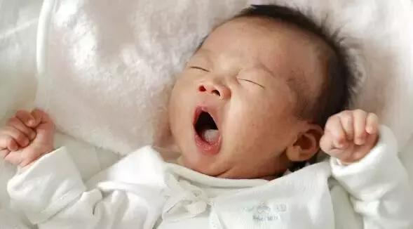 眼皮痒红肿脱皮起褶皱怎么修复,眼皮痒红肿脱皮起褶皱擦什么药膏