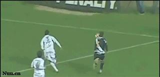 最经典搞笑中超足球gif,足球球员搞怪图片