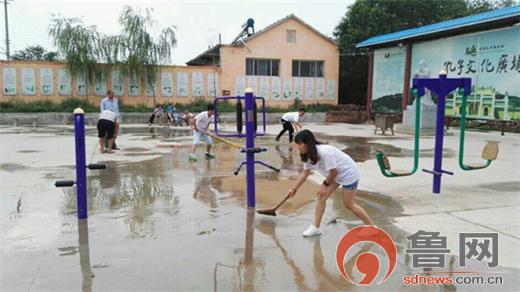 公益电影下乡放映,电影下乡活动旨在丰富乡村文化