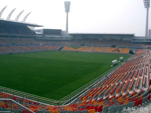 中国足球怎么发展？专业的球场只有可怜的五座！