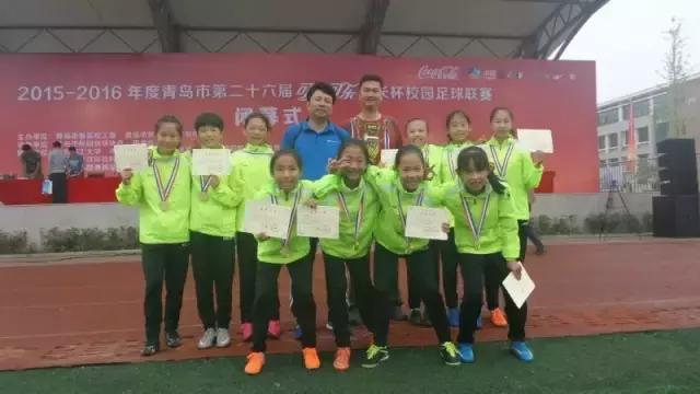 踢足球的孩子好吗,踢足球的娃儿