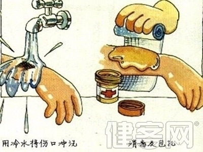 15岁孩子被开水烫伤,七岁女儿被父亲用滚烫的开水烫伤