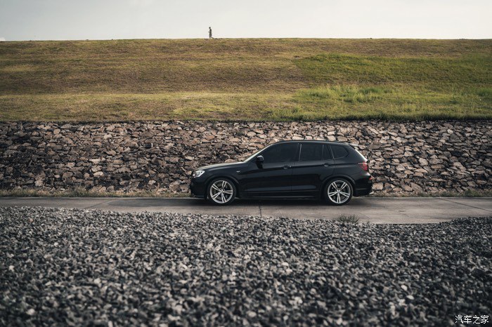 宝马x3曜夜版黑武士落地价,宝马x3黑武士静态体验