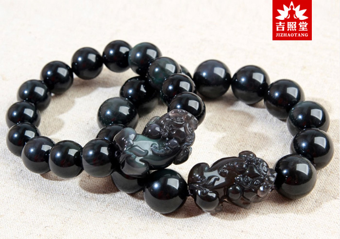 貔貅手链头朝哪边戴是正确的,男生貔貅头朝向