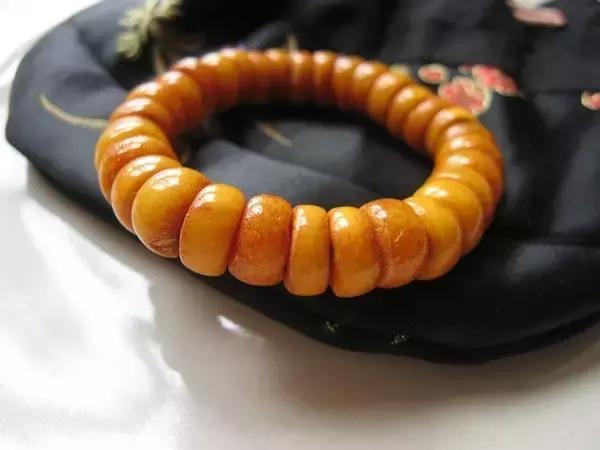 蜜蜡原本的模样,蜜蜡最后变的样子