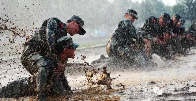 在部队训练苦如何坚持下去,侦察兵在部队太苦太累吗