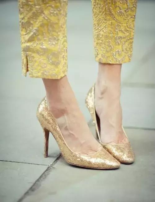 高跟鞋凉鞋磨脚怎么办,高跟鞋磨脚后跟怎么处理