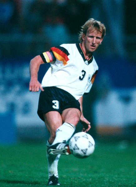 卡恩和诺伊尔谁是德国最佳门将,卡恩门将厉害吗