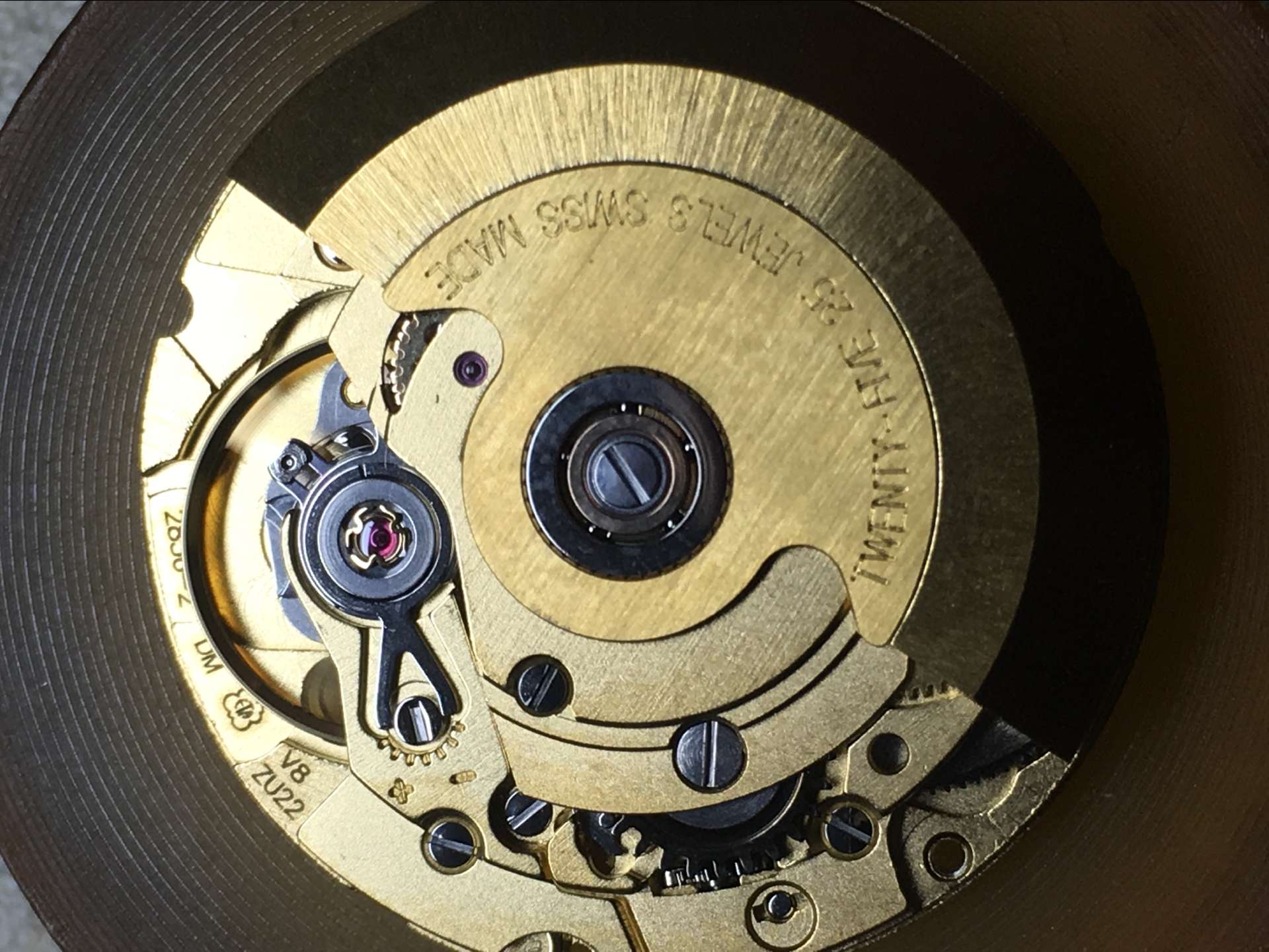 天梭和美度哪个机芯好,美度和天梭机芯哪个好