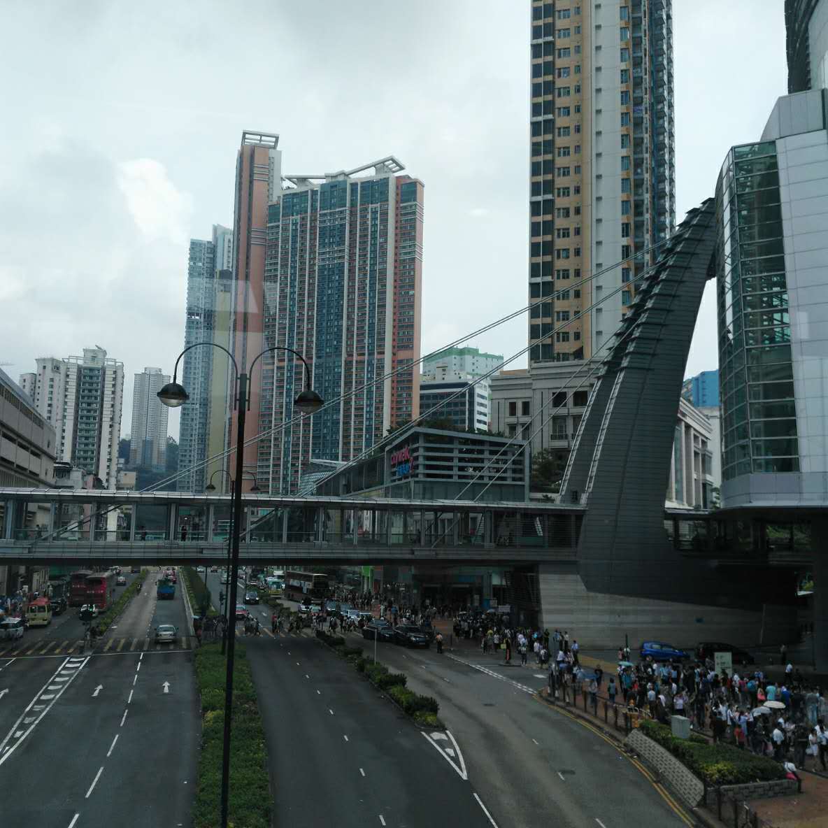 半个小时深圳去香港，就去还没被代购占领的荃湾，尽情吃吃买买