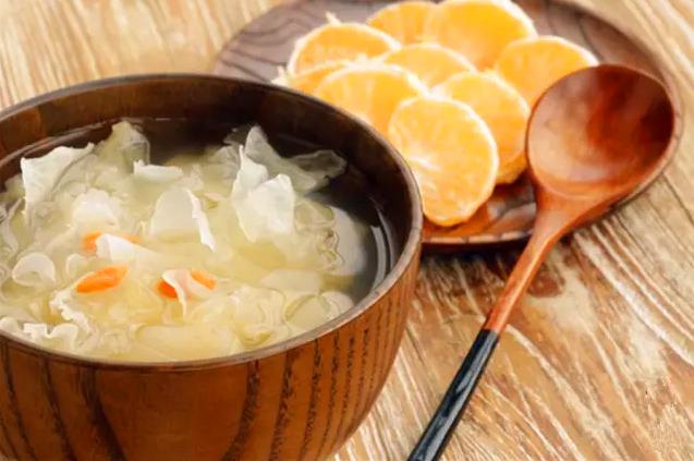 白露节气饮白露茶,暑退凉风起闲饮白露茶