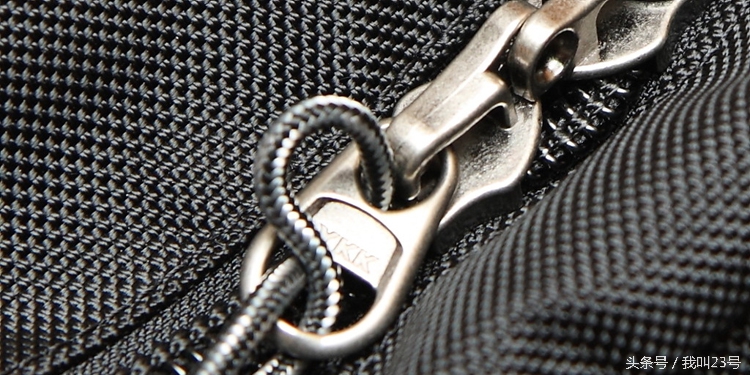 衣服拉链紧难拉用什么方法有效,拉链紧拉不顺畅什么办法能解决