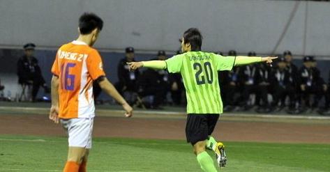 2002年十强赛李玮锋头球,04年东亚四强赛李玮锋