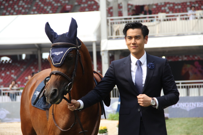 彭于晏骑单车耍帅,彭于晏洗脸刷牙视频