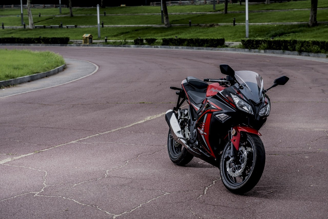 双缸高颜值,国产4缸街车嘉爵