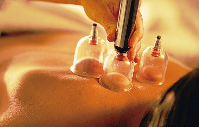 养生拔罐的穴位和手法视频,拔罐需谨慎这几类人千万不要拔罐