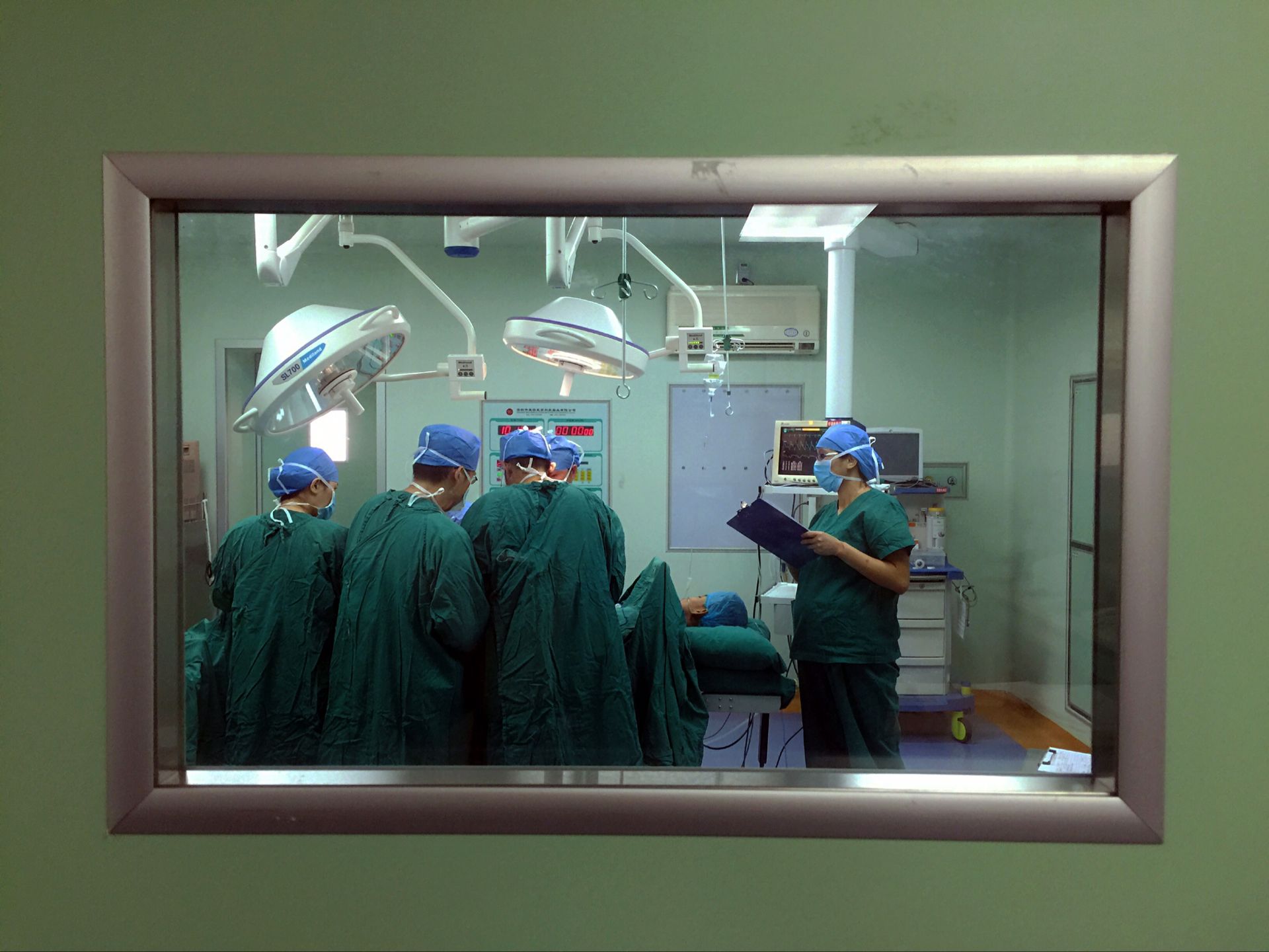 摄影大赛无影灯下的娘子军，无论白天、黑夜，她们与这里结下不解之缘！（作品展示102期）