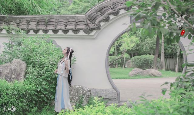 故事：她重来一世，看见过得凄惨的他，忍不住出手相助