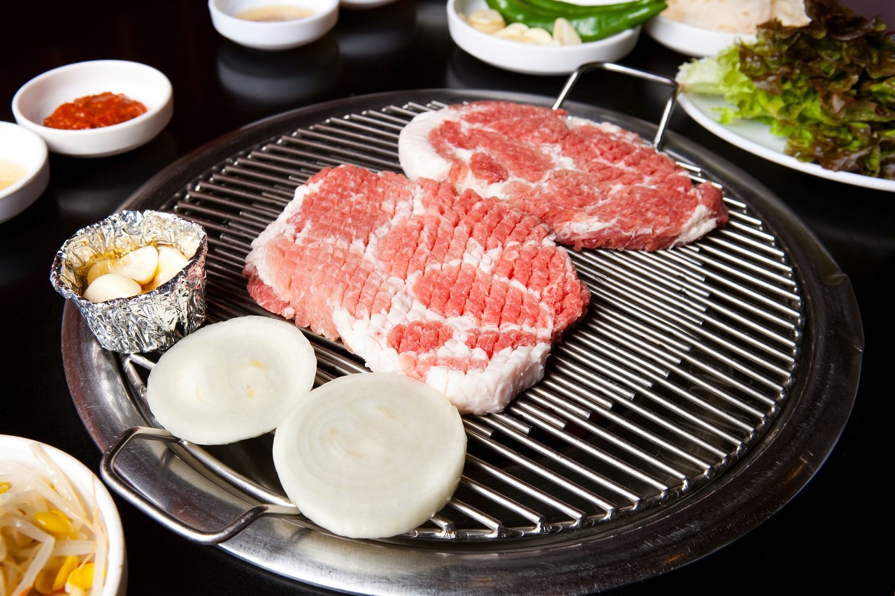 为什么西方人不吃猪肉爱吃牛肉,为什么外国人多吃牛肉少吃猪肉