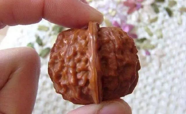 文玩核桃开裂怎么避免,文玩核桃开裂了神一般的补救方法