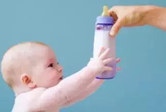 哪款奶瓶宝宝更容易接受,宝宝不接受奶瓶有何妙招