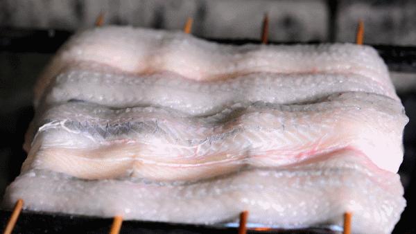 鳗烤肉现烤活鳗鱼探店,食妞